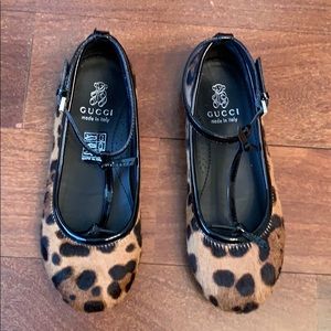Gucci girl Leopard print ballerina flats.